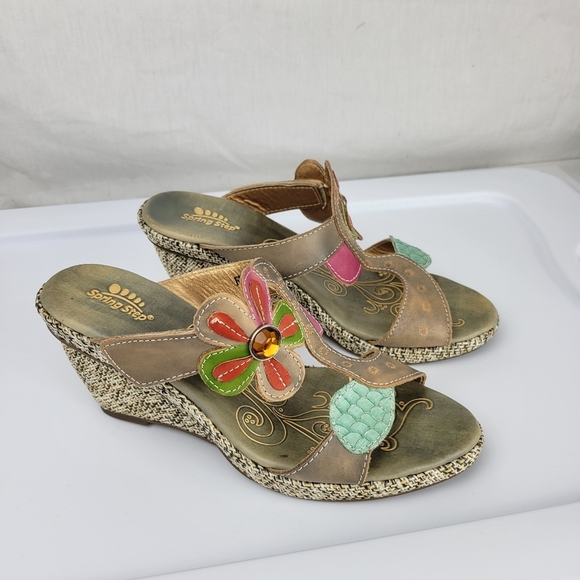 L'Artiste by Spring Step Floral Fugate Wedges - Picture 2 of 11